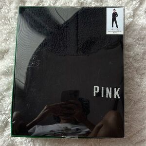 Victoria Secret Pink Perfect Pullover and Classic Pant Size Medium (Black)